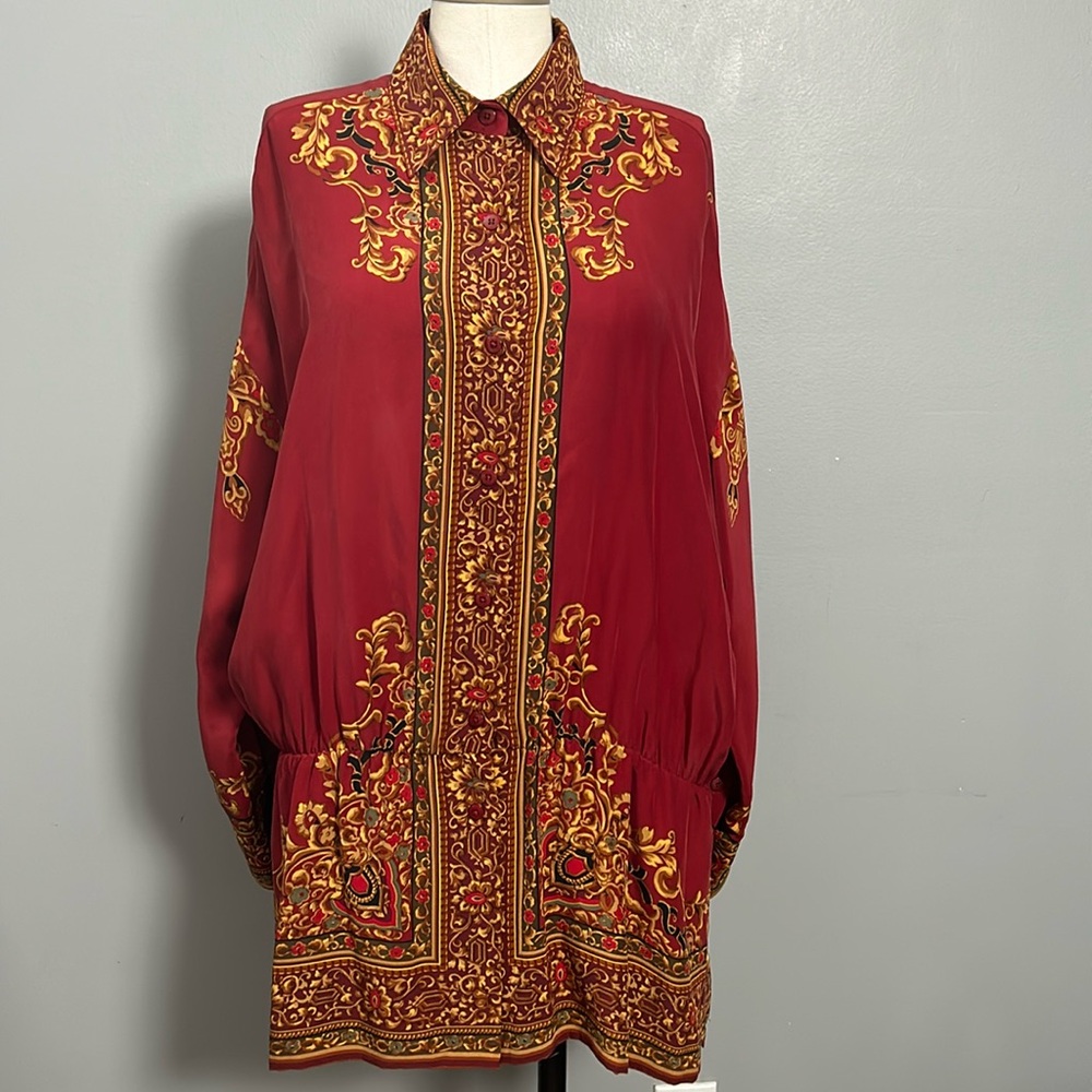 Vintage red silk elastic band waist collared button down gold print shirt sz M